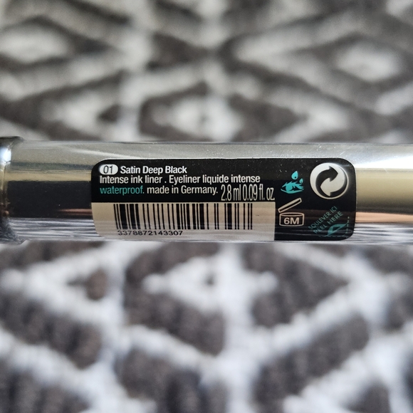 SEPHORA COLLECTION Intense Felt-Tip 12HR Liquid Waterproof Eyeliner 01Deep Black - Picture 14 of 16